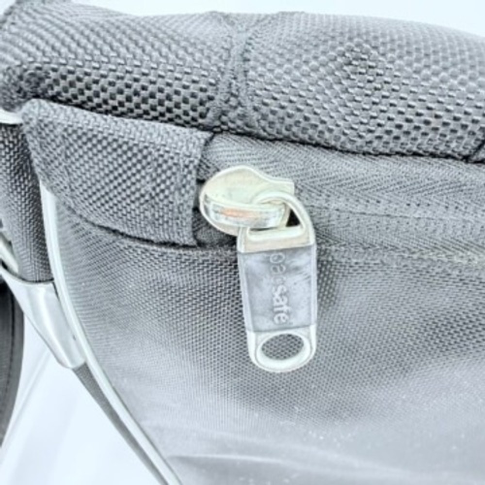 Pacsafe Meshsafe M200 Anti-Theft‎ Messenger Bag Gray Laptop Briefcase eXomesh - Picture 4 of 15